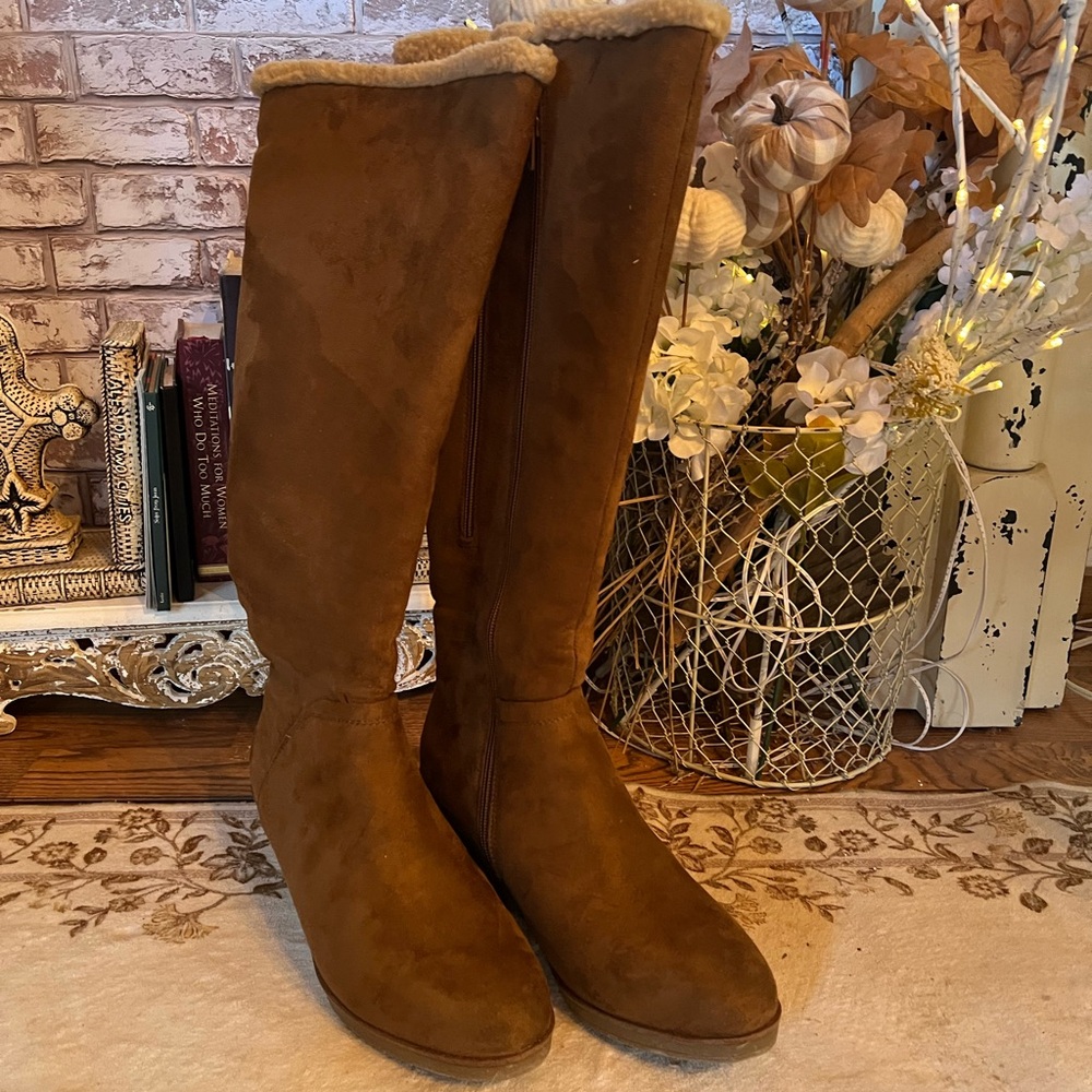 AEROSOLES Tan Suede Winter Boots